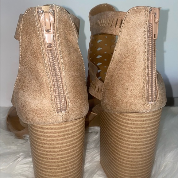 Brand New QUPID Tan Strappy Peep Toe Heeled Sandal -  SIZE 10 (box included) - Picture 11 of 12